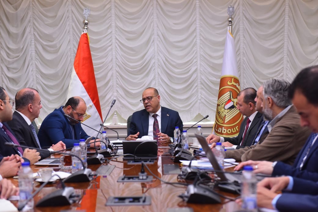 "إي فاينانس" تعرض خطة لإنشاء منظومة إلكترونية متكاملة لخدمات وزارة العمل