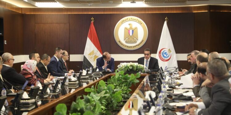 الحكومة تبحث انتظام سلاسل توريد الأدوية والمستلزمات الطبية
