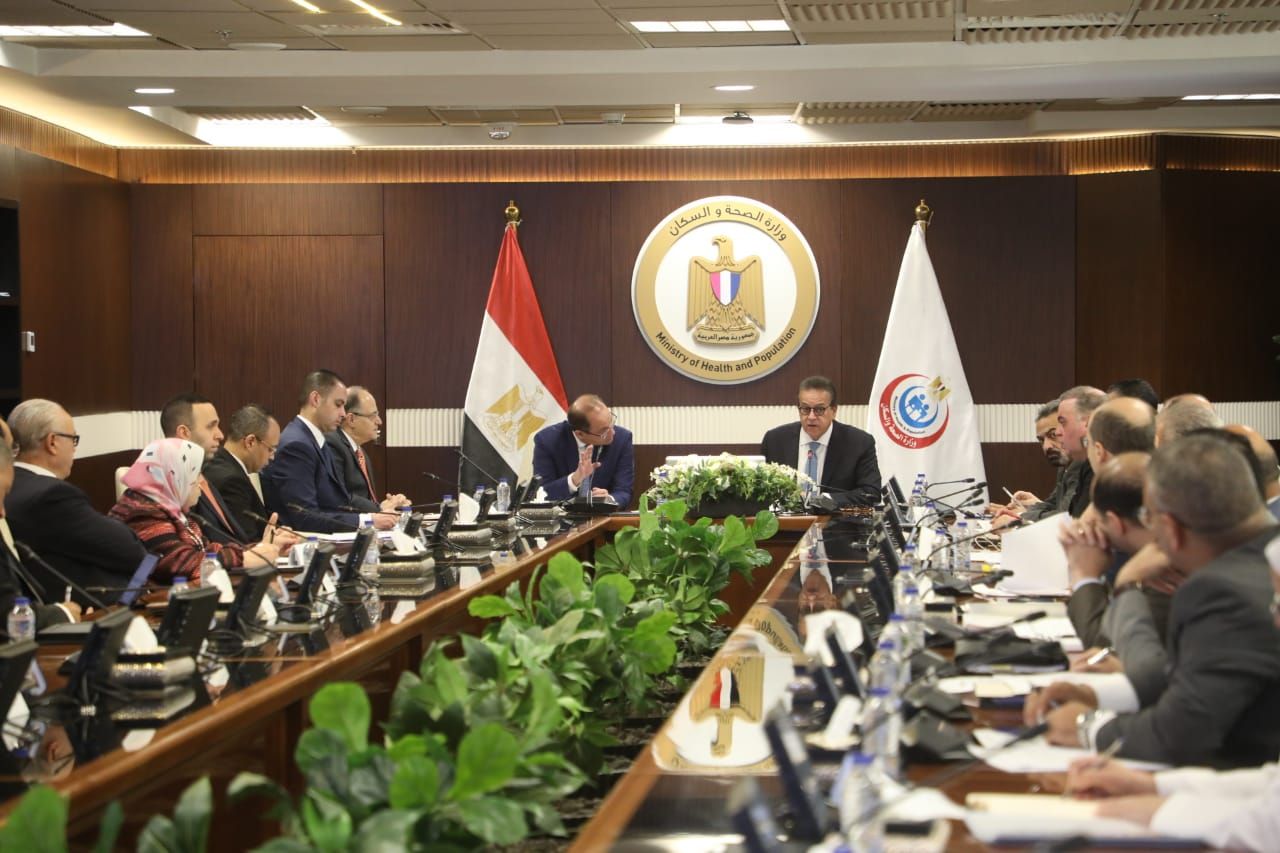 الحكومة تبحث انتظام سلاسل توريد الأدوية والمستلزمات الطبية