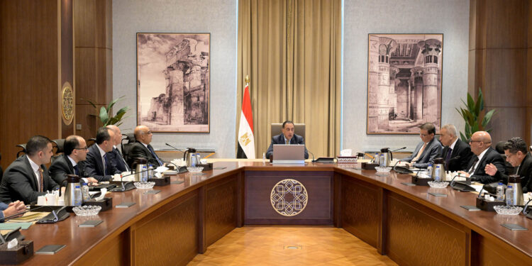رئيس الوزراء يُتابع جهود تحسين مناخ الاستثمار في مصر