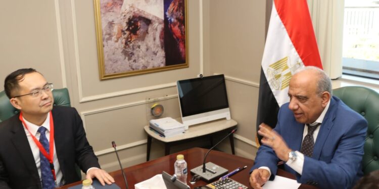 "الكهرباء" تبحث مع "XD" الصينية خطط توسعها في مصر