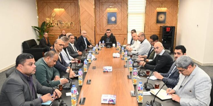 وزير الإسكان يتابع موقف تنفيذ المشروعات التنموية بالعلمين الجديدة والساحل الشمالي الغربي