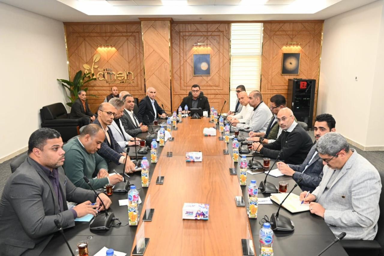 وزير الإسكان يتابع موقف تنفيذ المشروعات التنموية بالعلمين الجديدة والساحل الشمالي الغربي