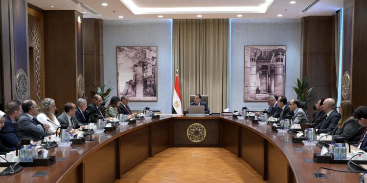 رئيس الوزراء يتابع تنفيذ مشروع إحياء وتطوير حديقتي الحيوان والأورمان