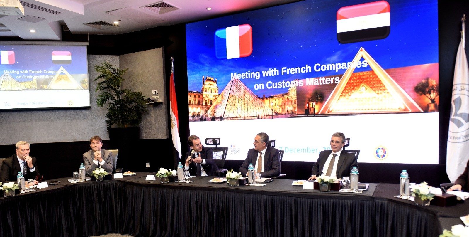 مصر وفرنسا تبحثان تعزيز التعاون الاستثماري