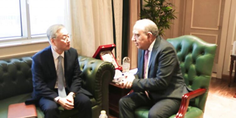 مصر وكوريا الجنوبية يبحثان التعاون في استخراج المعادن الأرضية النادرة