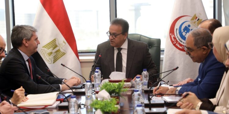 "عبدالغفار" يتابع تطورات إنشاء مصنع اللقاحات بالتعاون مع صندوق الاستثمار الأوروبي