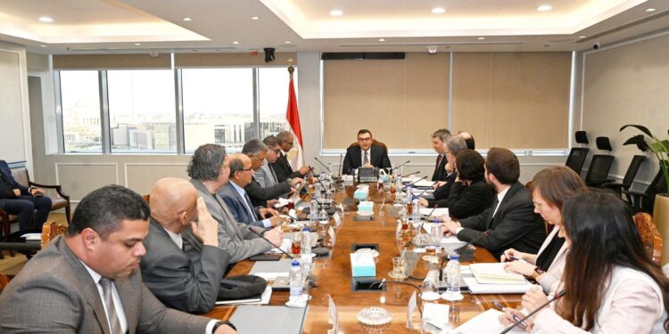 "الإسكان" تنفذ مشروعات بالتعاون مع "الاستثمار الأوروبي" بنحو 721 مليون يورو