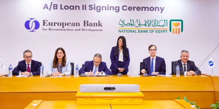 "EBRD" يقرض "الأهلي المصري" 100 مليون دولار لدعم المشروعات الصغيرة