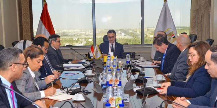 "التموين" تبحث مع "بلومبرج جرين" التعاون في تطوير البنية التحتية لتخزين الحبوب