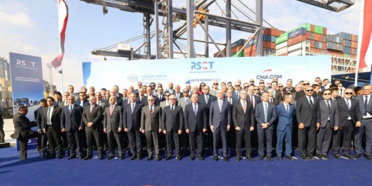 بدء التشغيل التجريبي لمحطة البحر الأحمر لتداول الحاويات بميناء السخنة