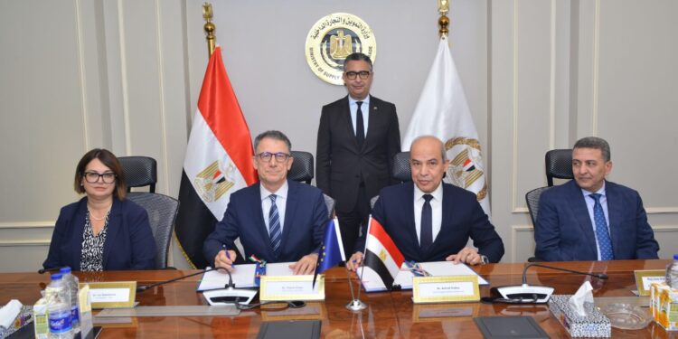 تعاون بين "القابضة للصوامع" و"AICS" لدعم مشروعات الأمن الغذائي في مصر