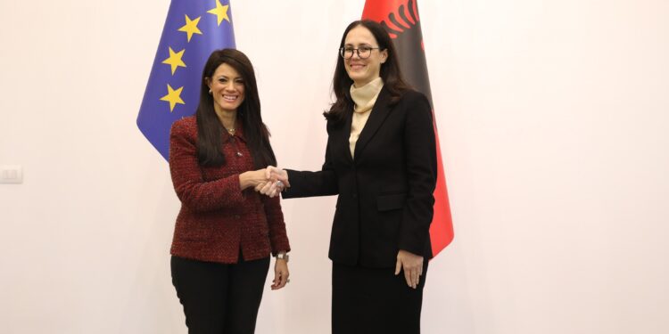 تعاون بين مصر وألبانيا لتعزيز العلاقات الاقتصادية والتجارية والاستثمارية