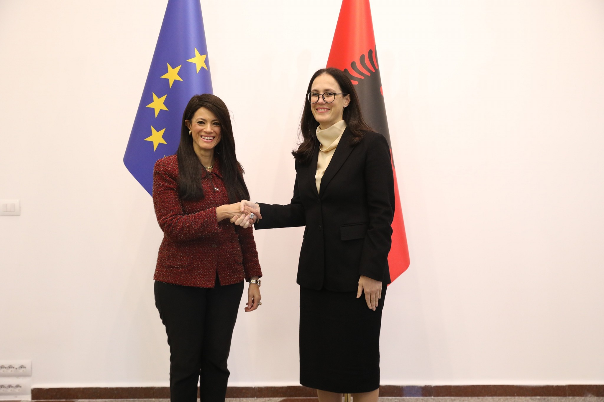 تعاون بين مصر وألبانيا لتعزيز العلاقات الاقتصادية والتجارية والاستثمارية