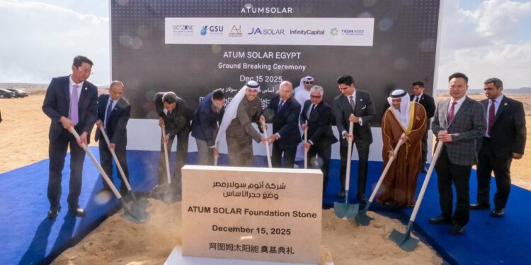 تدشين مجمع «أتوم سولار» للخلايا الشمسية باستثمارات 220 مليون دولار