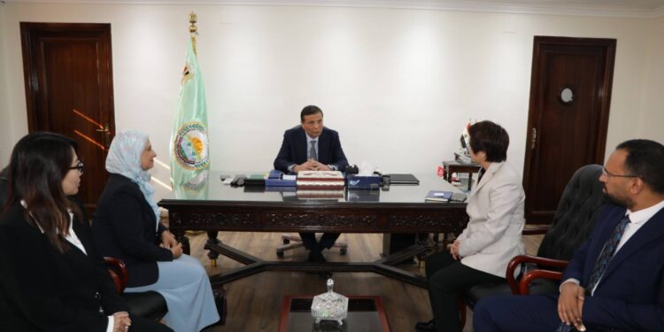 وزير الزراعة يبحث مع وفد صيني مستجدات إنشاء مصنع متطور للمبيدات بمصر