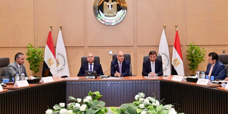 الحكومة تبحث موقف الموضوعات المشتركة بين وزارت النقل والري والصناعة والزراعة