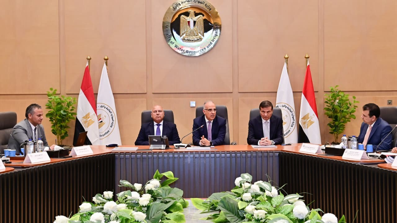 الحكومة تبحث موقف الموضوعات المشتركة بين وزارت النقل والري والصناعة والزراعة