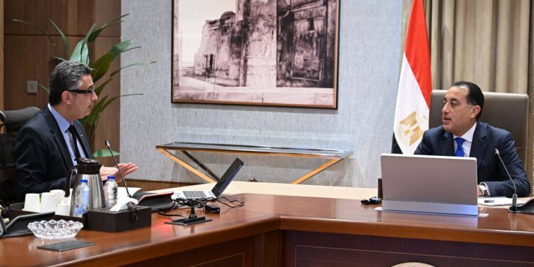 رئيس الوزراء يتابع مع وزير التموين مستجدات ملف تطوير منظومة الدعم