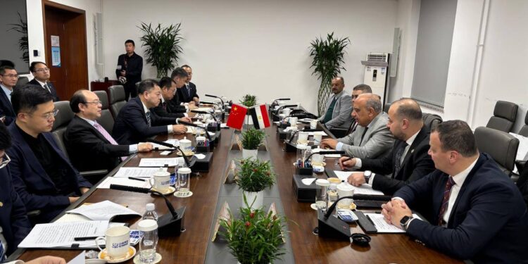 مصر تبحث التعاون مع الصين في استكشاف العناصر الأرضية الاستراتيجية