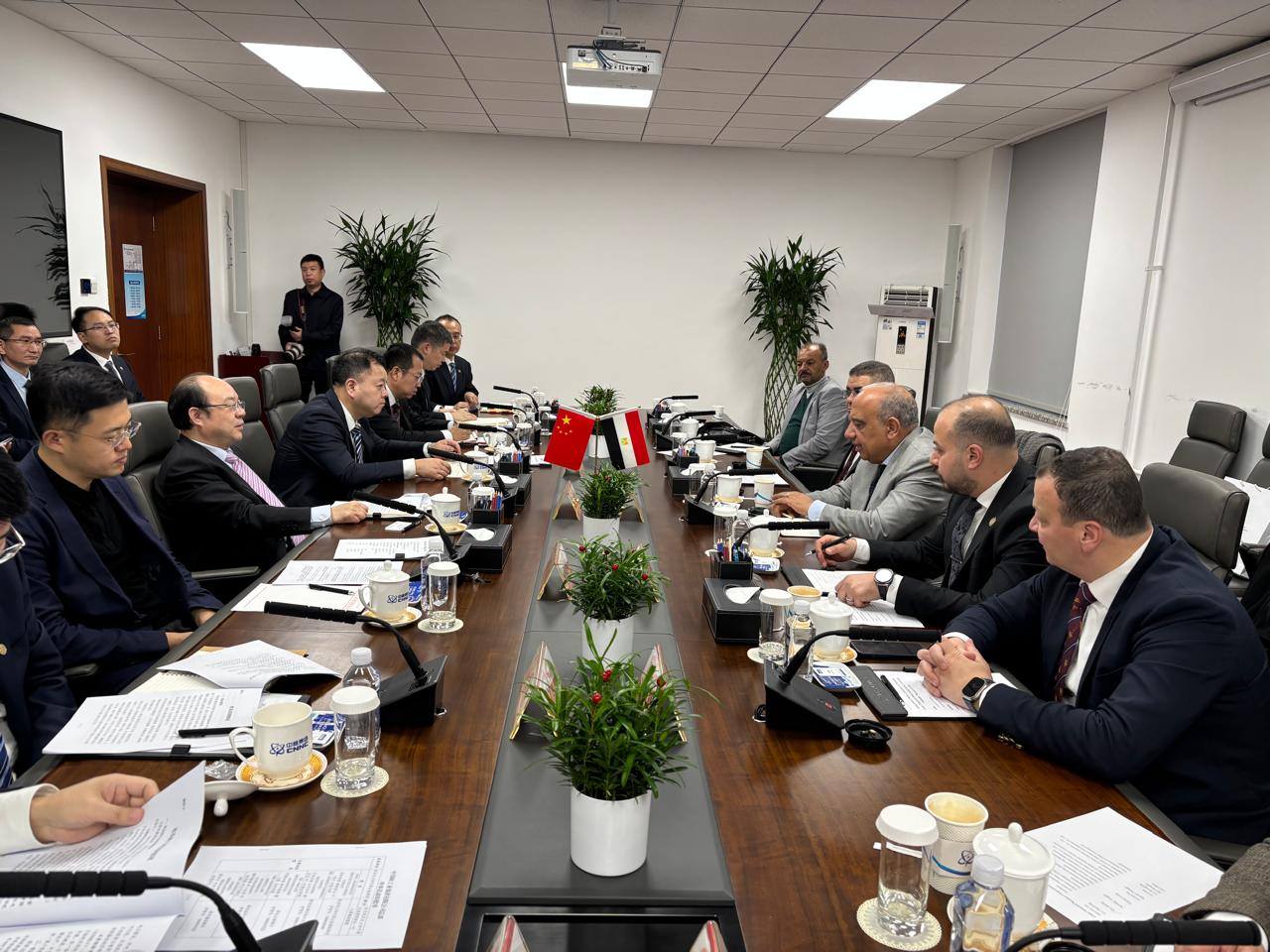 مصر تبحث التعاون مع الصين في استكشاف العناصر الأرضية الاستراتيجية