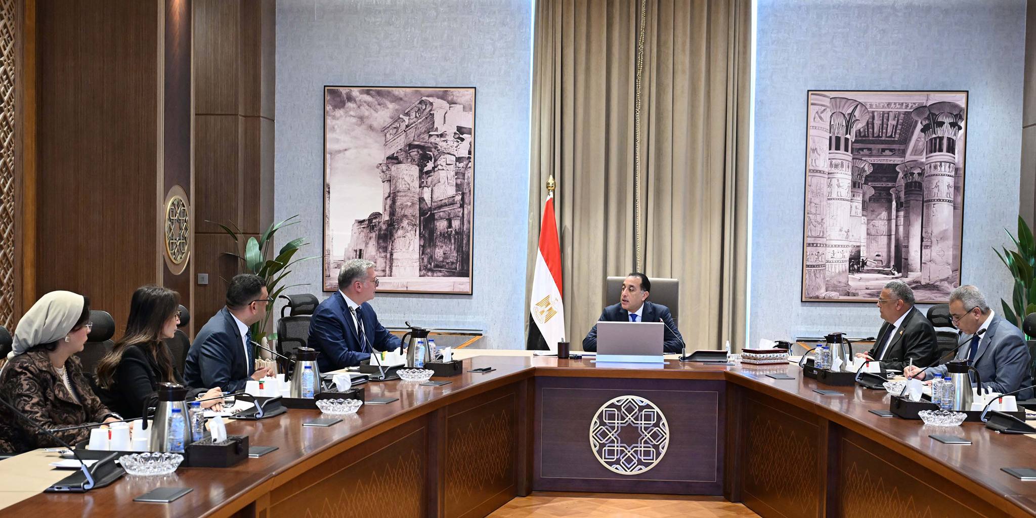 رئيس الوزراء يتابع جهود جذب الاستثمارات لمنطقة "المثلث الذهبي"