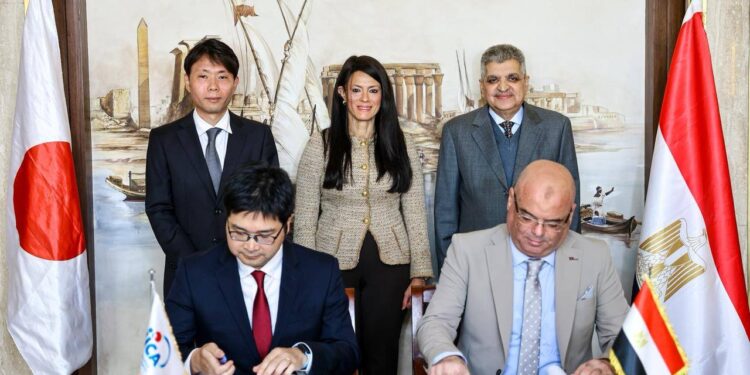 "قناة السويس" توقع الاتفاق التنفيذي لمنحة "الجايكا" بقيمة 22 مليون دولار