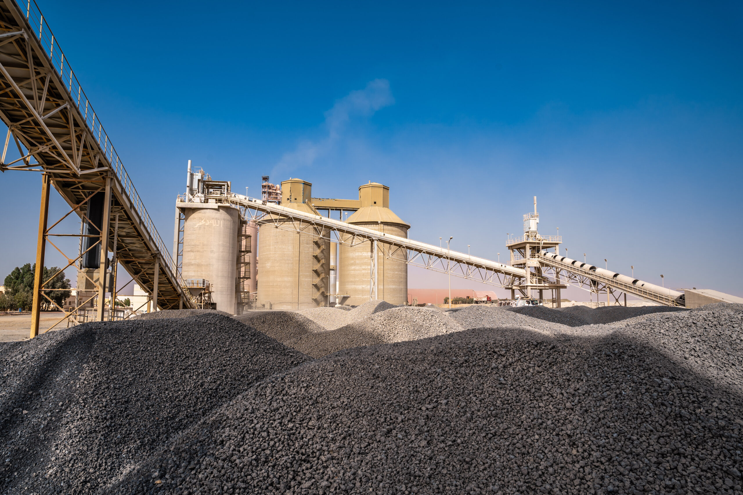 مصنع النهضة للأسمنت ؛ الأسمنت