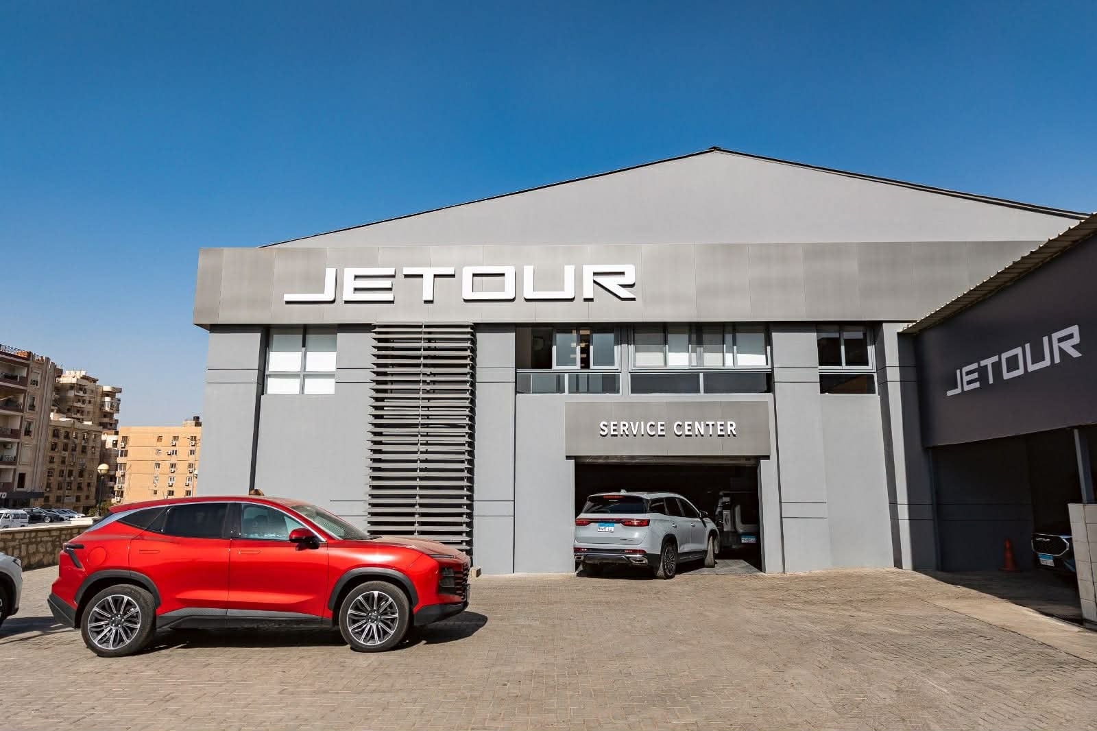 "قصراوي" تفتتح مركز لسيارات "جيتور" مع توافر قطع الغيار بخصم 25%