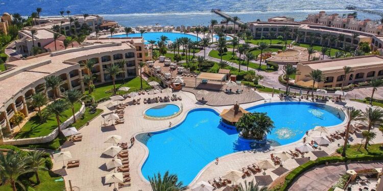 الفنادق السياحية