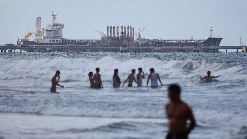 “النفط” مفتاح “ترامب” لاستكمال تغيير النظام في فنزويلا