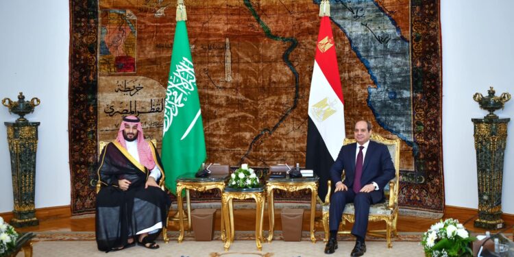 الرئيس عبد الفتاح السيسي رئيس جمهورية مصر العربية، والأمير محمد بن سلمان ولي عهد المملكة العربية السعودية، صورة أرشيفية.