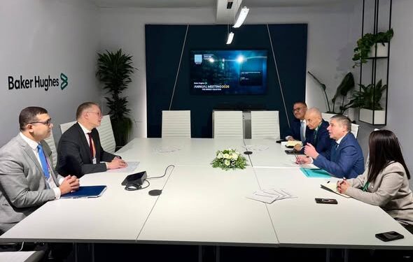 "البترول" تبحث مع "بيكر هيوز" العالمية تسريع مشروعات الطاقة والتعدين بمصر