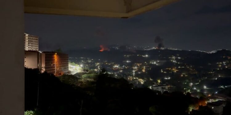 أمريكا تضرب منشآت عسكرية في فنزويلا.. و"مادورو" يعلن حالة الطوارئ