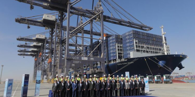 "البحر الأحمر" تفتتح رسميًا أول محطة حاويات نصف آلية في مصر