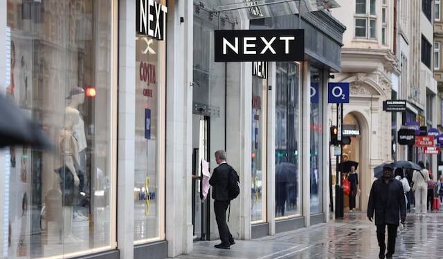 شركة نيكست البريطانية المتخصصة في بيع الملابس والمنتجات المنزلية