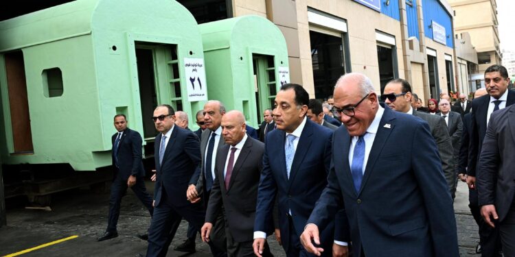 "سيماف" يسلم 10 قطارات مكيفة للخط الثالث للمترو