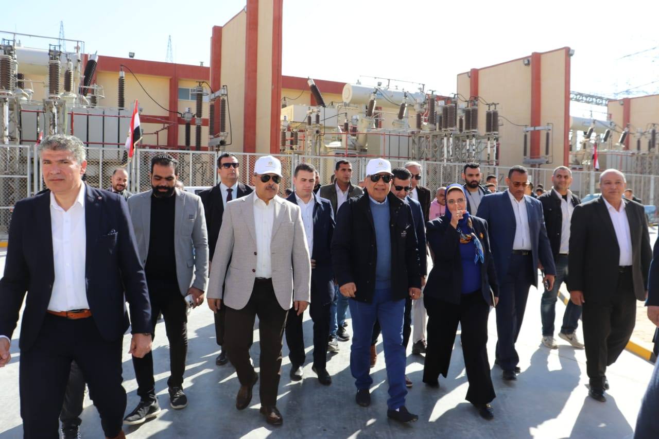 وزير الكهرباء ومحافظ الشرقية يتفقدان محطة محولات الزقازيق