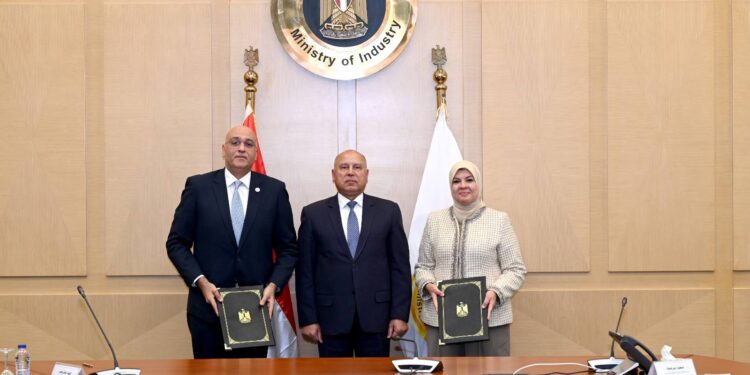 مذكرة تفاهم بين لتعظيم دور المشروعات الصغيرة في التنمية الصناعية