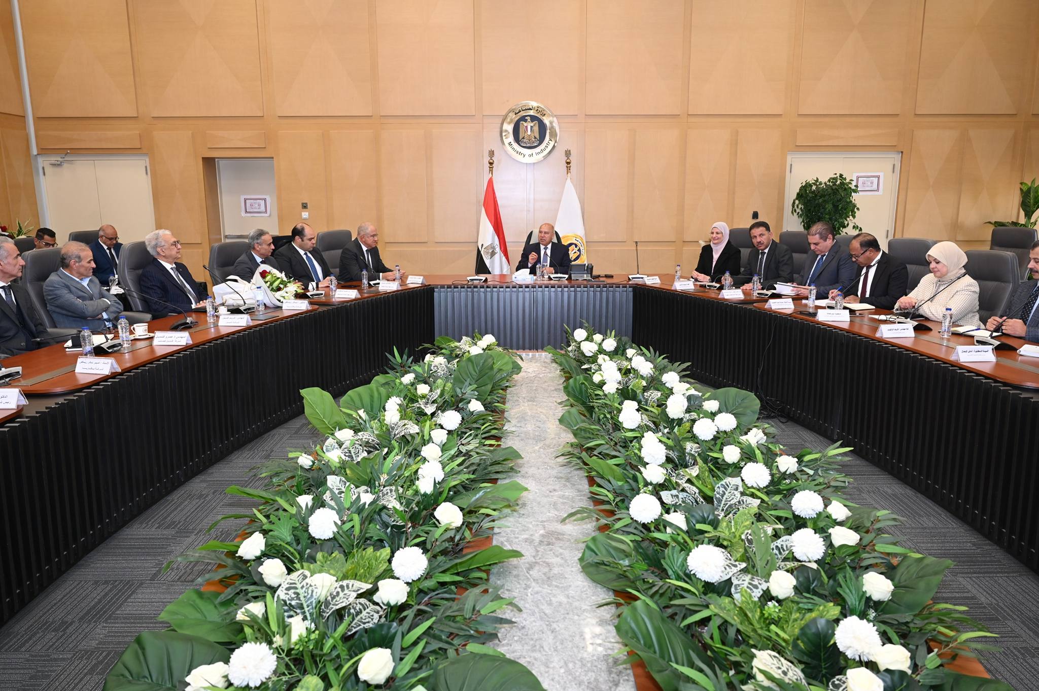 الحكومة تبحث تعميق الصناعات الهندسية وزيادة المكون المحلي من الصاج