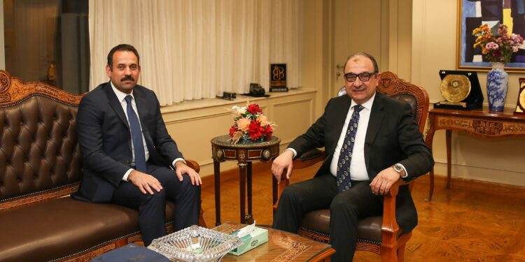 "قطاع الأعمال" تبحث مع "جهاز مستقبل مصر" تعزيز التعاون ودعم التنمية المستدامة