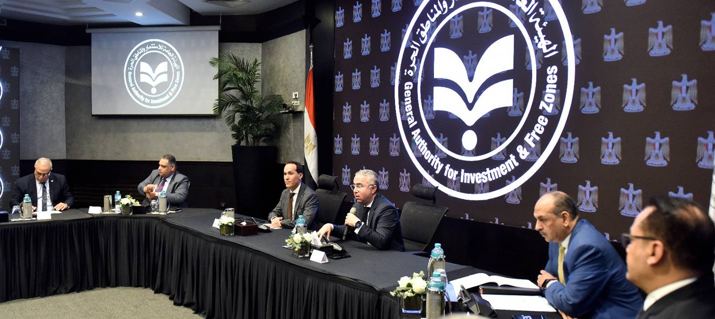 الحكومة تبحث إيجاد حلولٍ جذرية لتحديات بيئة الاستثمار