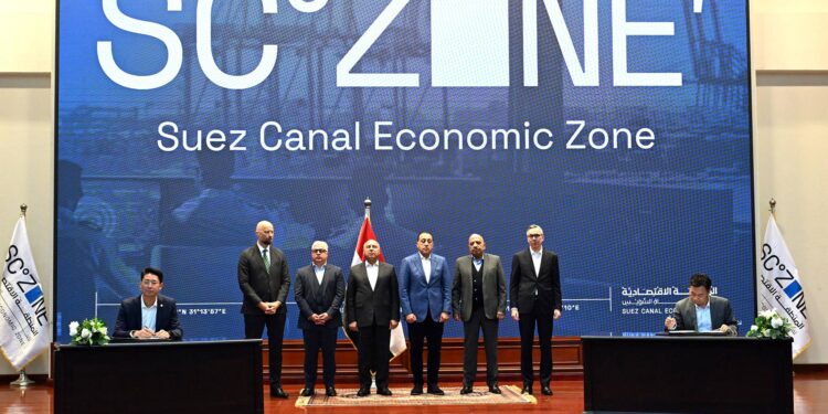 1.8 مليار دولار استثمارات جديدة في "اقتصادية قناة السويس" بمجال الطاقة المتجددة