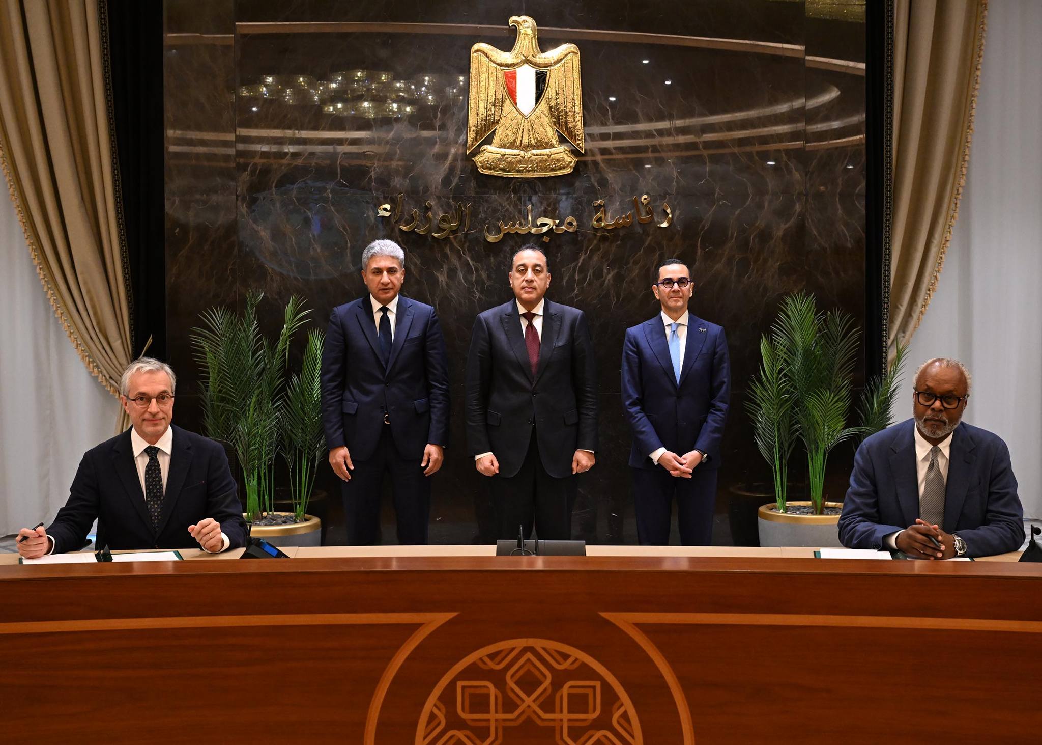 “مدبولى” يشهد توقيع اتفاقية مشروع “ريكسوس وريكسوس ليفينج – مركز التجارة العالمي بالقاهرة”