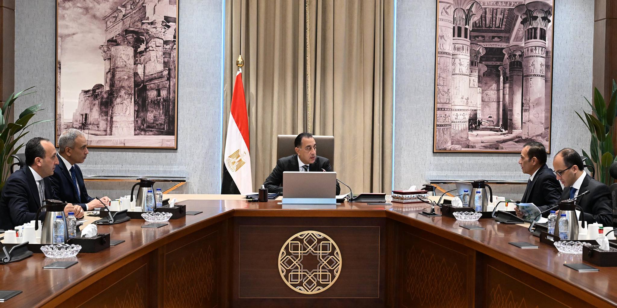 رئيس الوزراء يستعرض الموقف التنفيذي لمشروعات "تنمية الريف المصري"