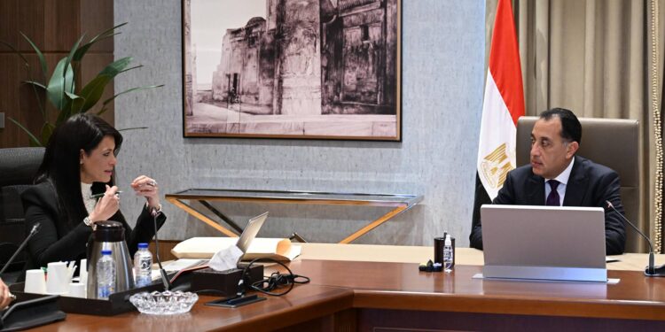 رئيس الوزراء يبحث آليات ترجمة مستهدفات "السردية الوطنية" إلى برنامج تنفيذي