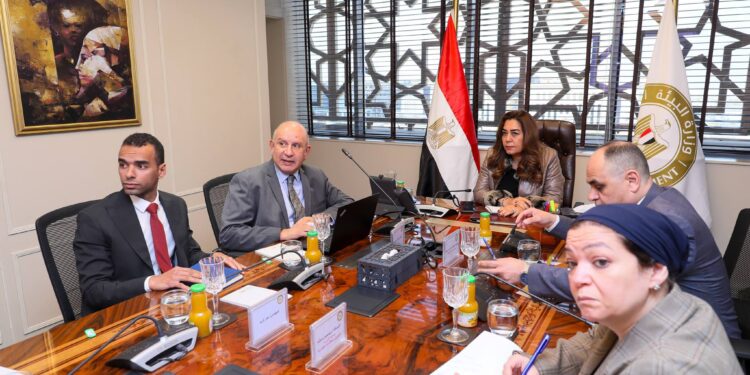 "البيئة" تبحث مع صندوق "تحيا مصر" تعزيز الاستثمار بالمحميات الطبيعية