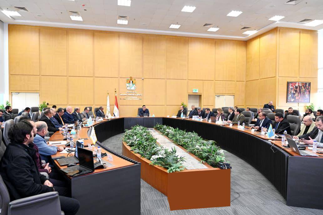 وزير الإسكان يتابع الموقف التنفيذى لمشروعات “حياة كريمة”