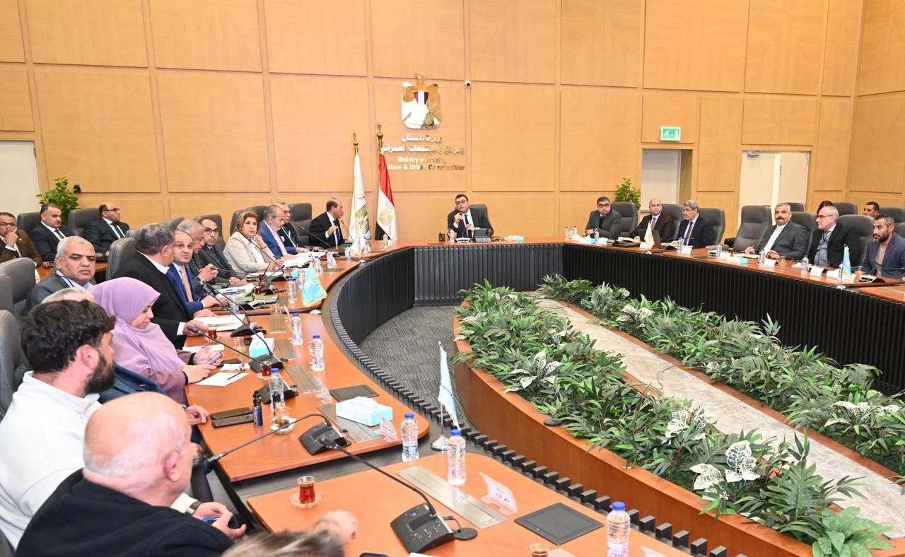 وزير الإسكان يعقد اجتماعًا لمتابعة تنفيذ “حدائق تلال الفسطاط”