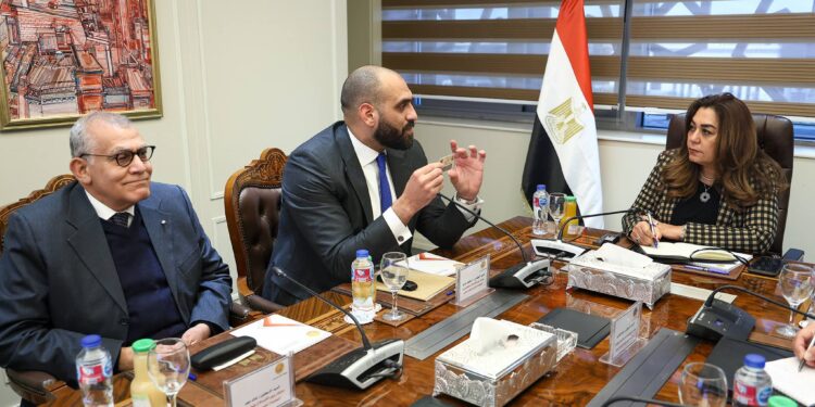 "التنمية المحلية": تيسير إجراءات تراخيص المحال لتوفير بيئة أعمال أكثر سهولة